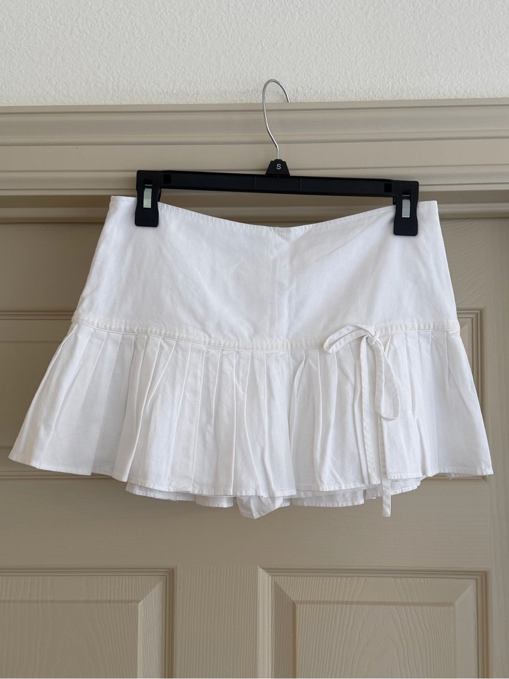 La Hearts White Ruffle Skort with Side Tie